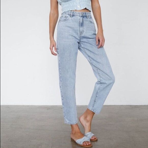 ✨ HIGH RISE CURVED BALLOON JEANS✨ - Picture 2 of 7